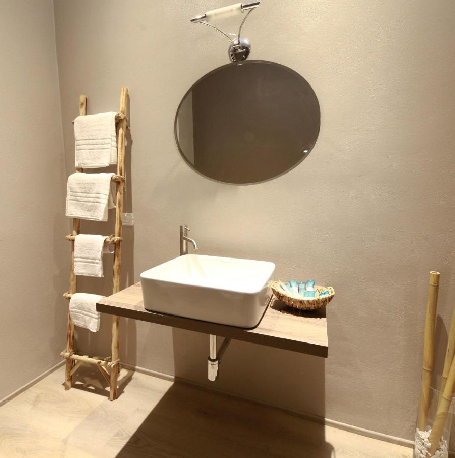 Acquachiara Iseo Deluxe Bed & Breakfast Iseo Center With Garden And Parking Inside Foresteria ภายนอก รูปภาพ